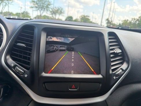 Used 2016 Jeep Cherokee Trailhawk AWD/4WD image 29
