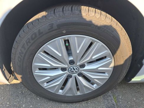 Used 2019 Volkswagen Jetta S w/ Driver Assistance Package FWD image 4