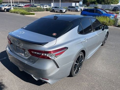 Used 2018 Toyota Camry XSE FWD image 4
