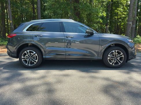 Used 2025 Audi Q5 Premium AWD/4WD image 3