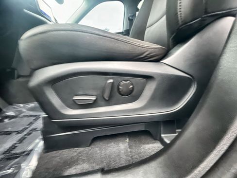 Used 2023 Ford Explorer XLT image 14