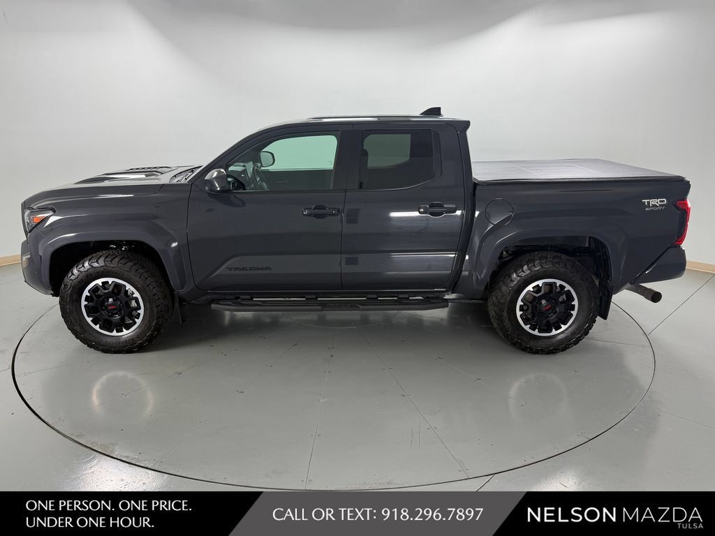 Used 2024 Toyota Tacoma TRD Sport AWD/4WD image 9