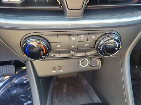 Used 2024 Buick Encore GX Preferred FWD image 27