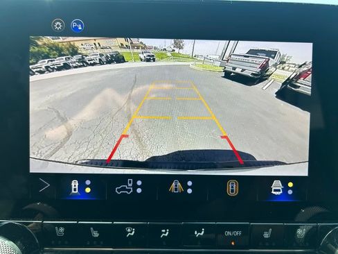 Used 2025 Chevrolet Colorado ZR2 w/ Technology Package AWD/4WD image 32