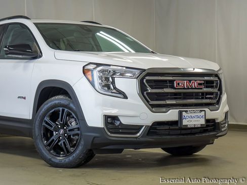 Used 2023 GMC Terrain AT4 AWD/4WD image 3