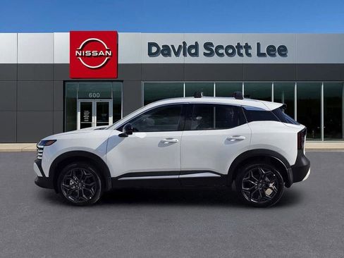 New 2026 Nissan Kicks SR w/ Illumination Package FWD image 10