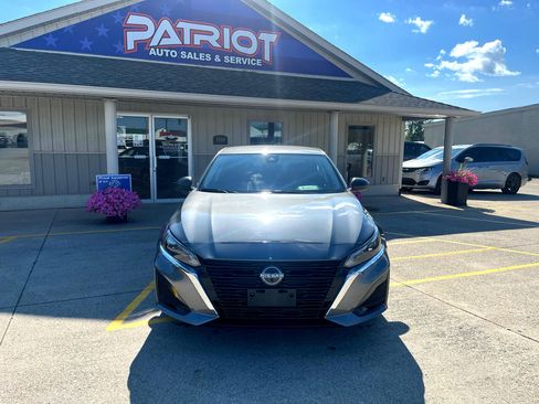 Used 2024 Nissan Altima 2.5 SV image 2