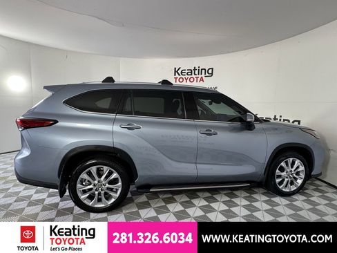Used 2023 Toyota Highlander Limited FWD image 4
