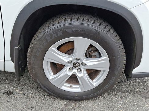 Used 2023 Toyota Highlander LE image 8