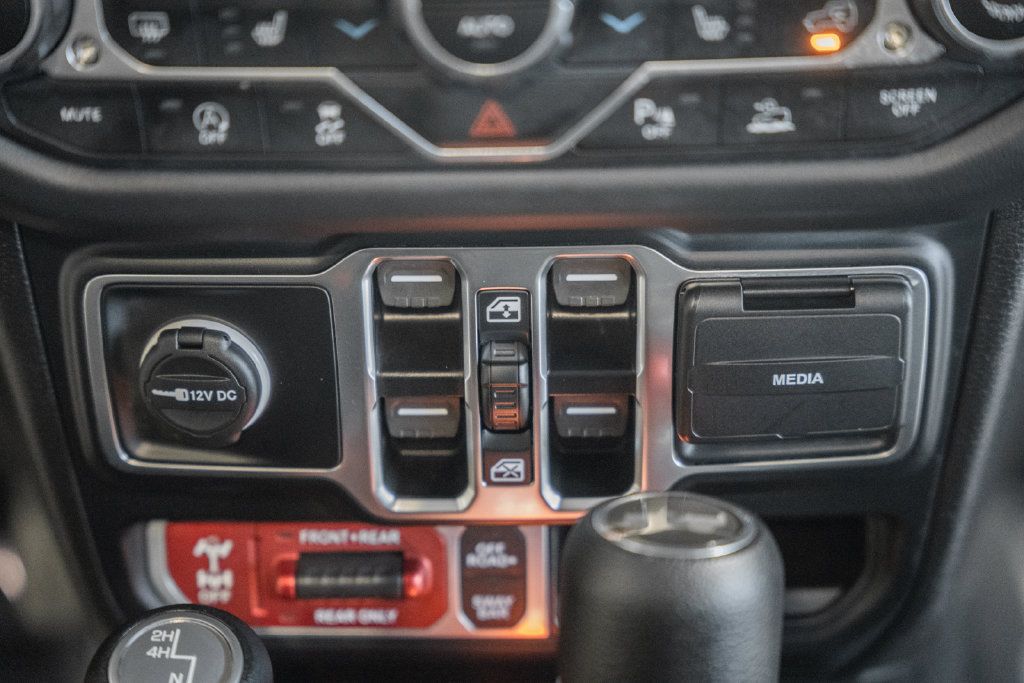 Used 2024 Jeep Wrangler Unlimited Rubicon AWD/4WD image 24