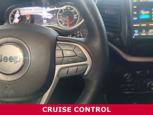 Used 2017 Jeep Cherokee Trailhawk w/ Comfort/Convenience Group image 11