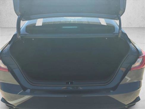 Used 2025 Toyota Camry SE w/ Convenience Package image 6