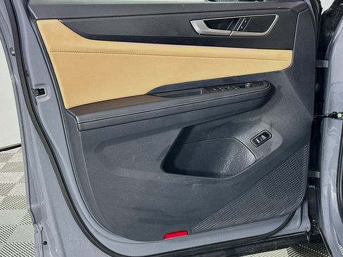 Used 2024 Volkswagen Atlas Cross Sport SEL R-Line image 19