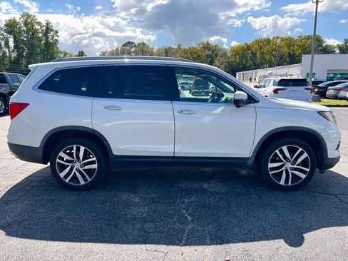 Used 2018 Honda Pilot Touring image 2