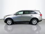 Used 2017 Kia Sorento LX image 4
