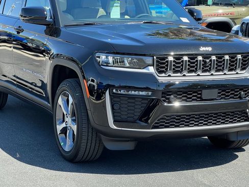 New 2026 Jeep Grand Cherokee L Limited w/ Luxury Tech Group II AWD/4WD image 10