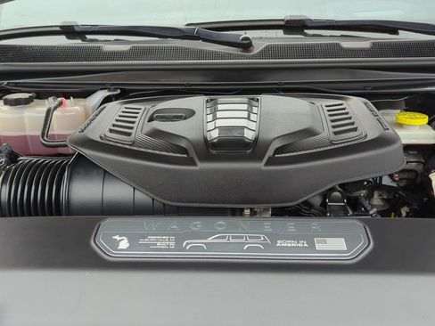 Used 2023 Jeep Wagoneer L Series III w/ Premium Group I image 9