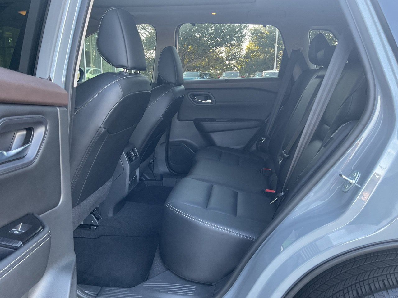 Used 2023 Nissan Rogue SL w/ SL Premium Package FWD image 12