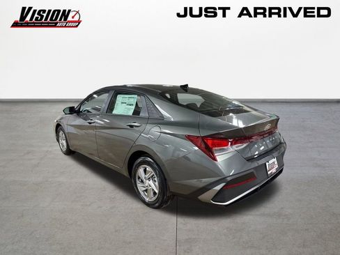 New 2026 Hyundai Elantra SE FWD image 7
