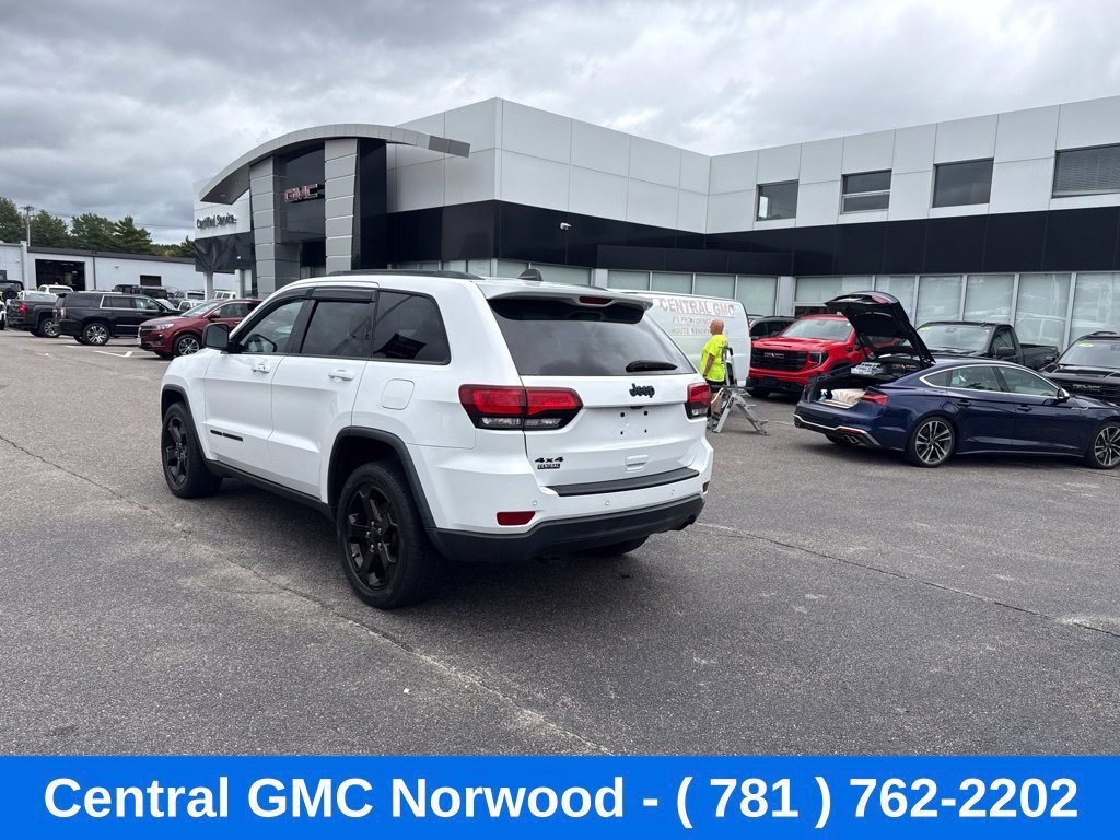 Used 2019 Jeep Grand Cherokee Laredo AWD/4WD image 3