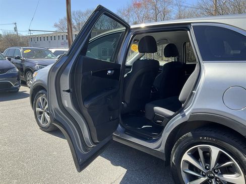 Used 2020 Kia Sorento AWD V6 image 13