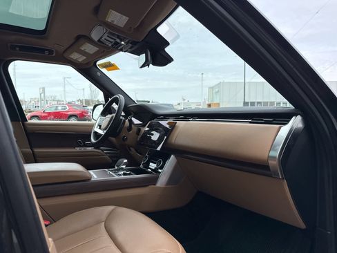 Used 2023 Land Rover Range Rover SE image 8