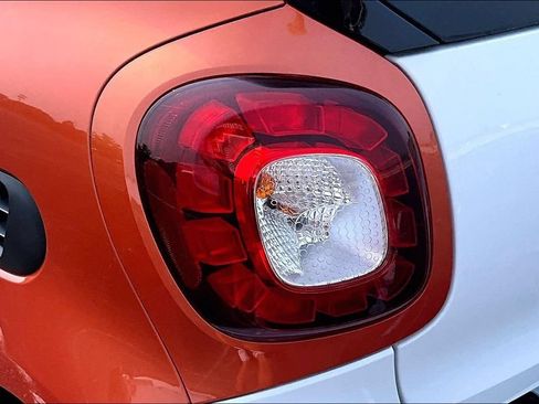 Used 2016 smart fortwo passion RWD image 24