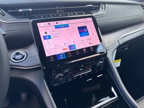 New 2025 Jeep Grand Cherokee Limited w/ Black Appearance Package image 26