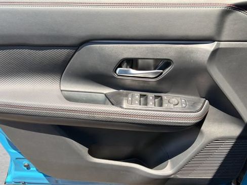 Used 2025 Nissan Kicks SR FWD image 17