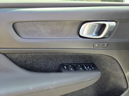 Certified 2025 Volvo XC90 T8 Plus w/ Protection Package Premier AWD/4WD image 6