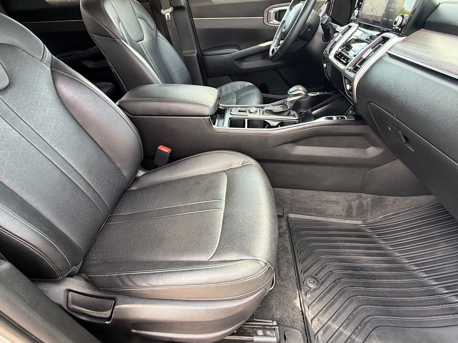 Used 2022 Kia Sorento EX w/ Panoramic Sunroof Package FWD image 10