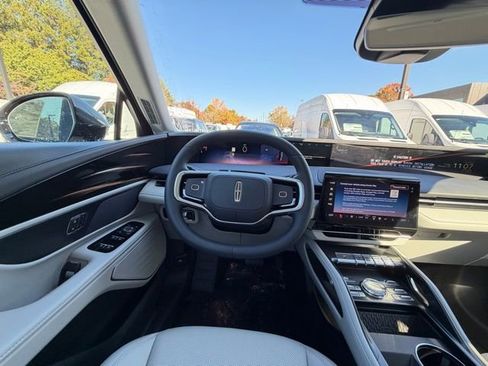 New 2026 Lincoln Nautilus Premier image 9