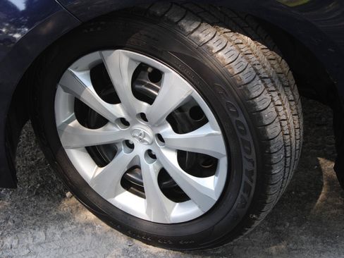 Used 2024 Toyota Corolla LE FWD image 17