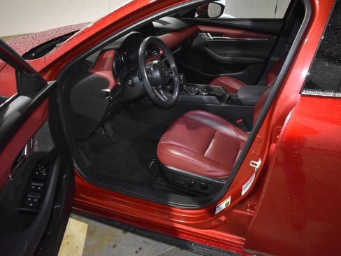 Used 2020 MAZDA MAZDA3 Hatchback w/ Premium Package image 12