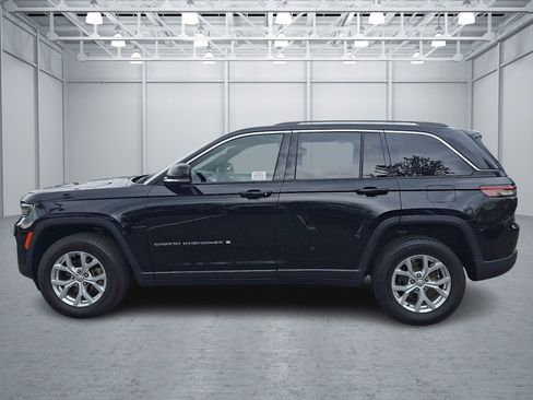 Used 2023 Jeep Grand Cherokee Limited AWD/4WD image 2