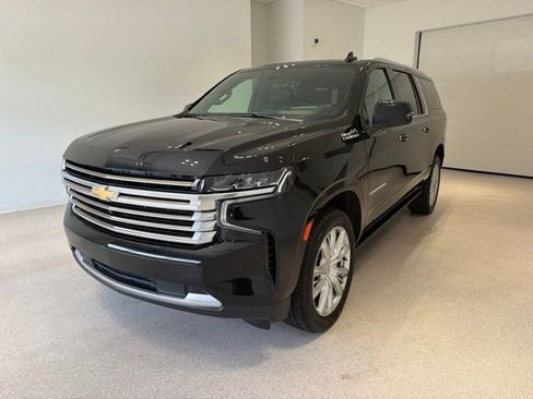 Certified 2021 Chevrolet Suburban High Country w/ Premium Package AWD/4WD image 3