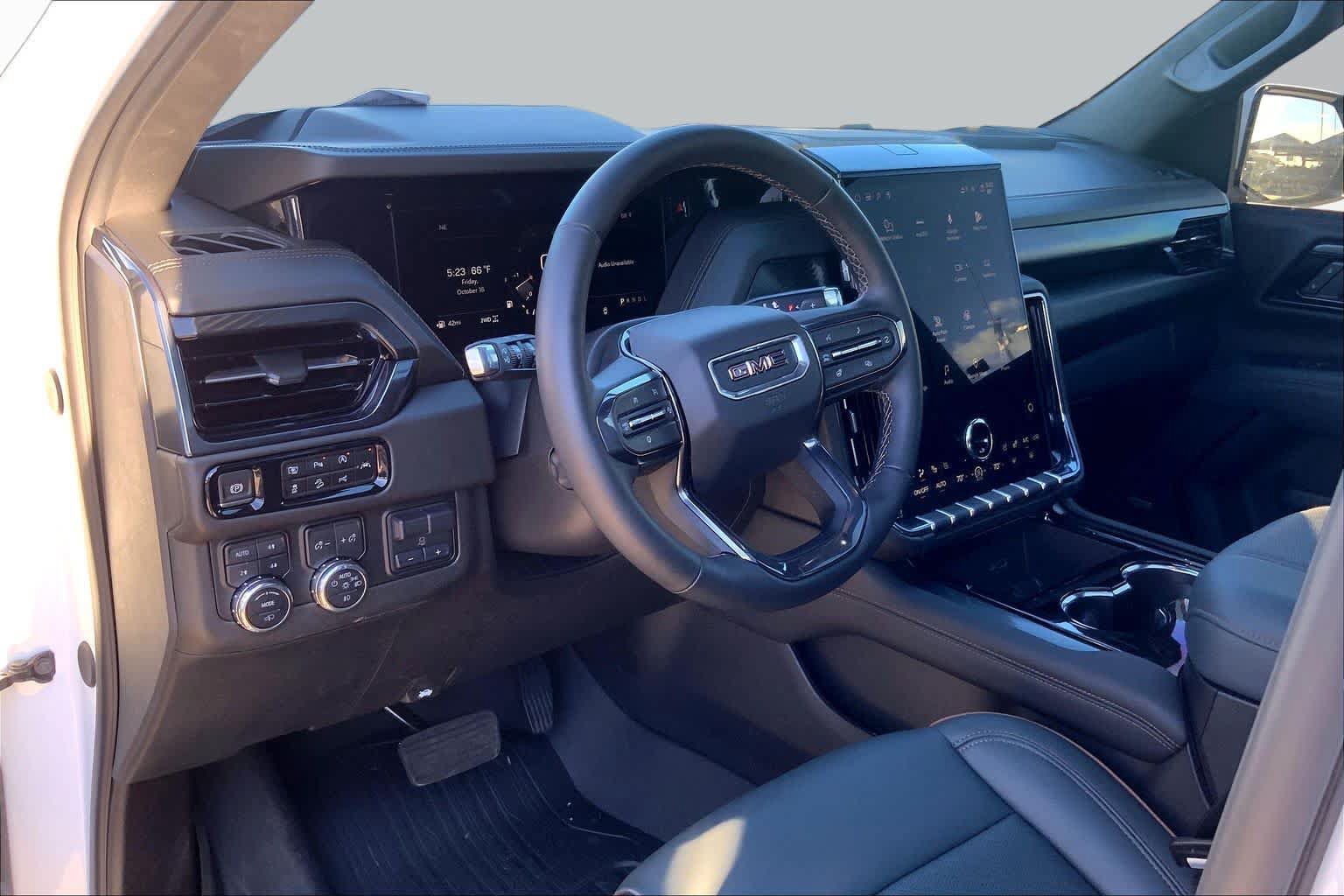 Used 2025 GMC Yukon AT4 w/ AT4 Premium Plus Package AWD/4WD image 17