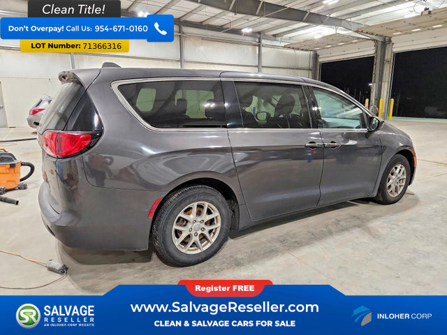 Used 2017 Chrysler Pacifica Touring FWD image 4