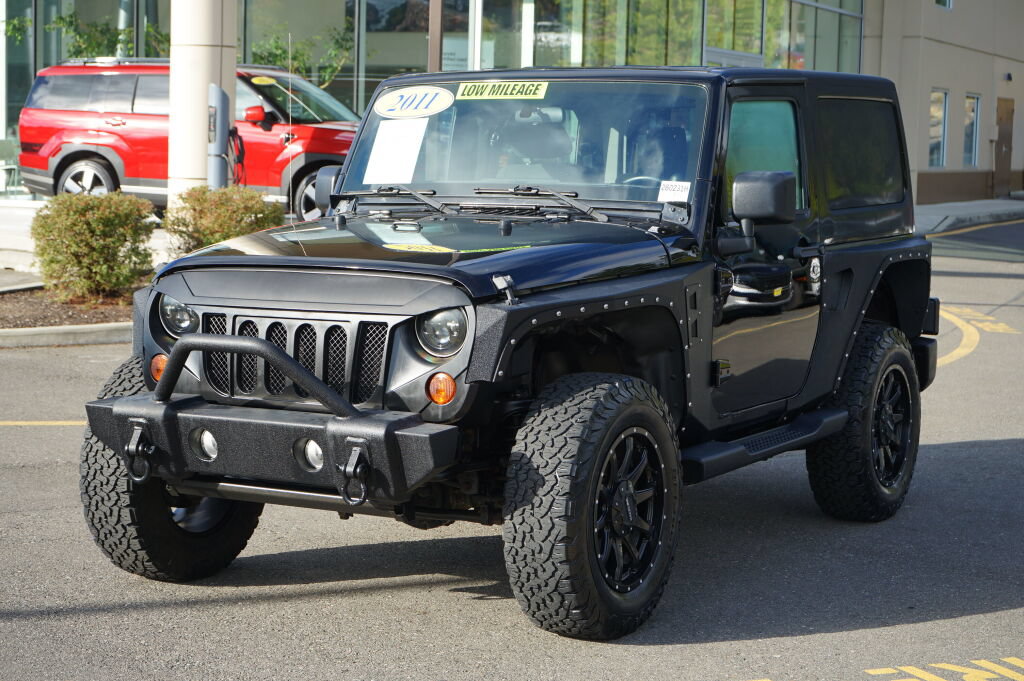 Used 2011 Jeep Wrangler Sahara w/ Connectivity Group AWD/4WD image 1