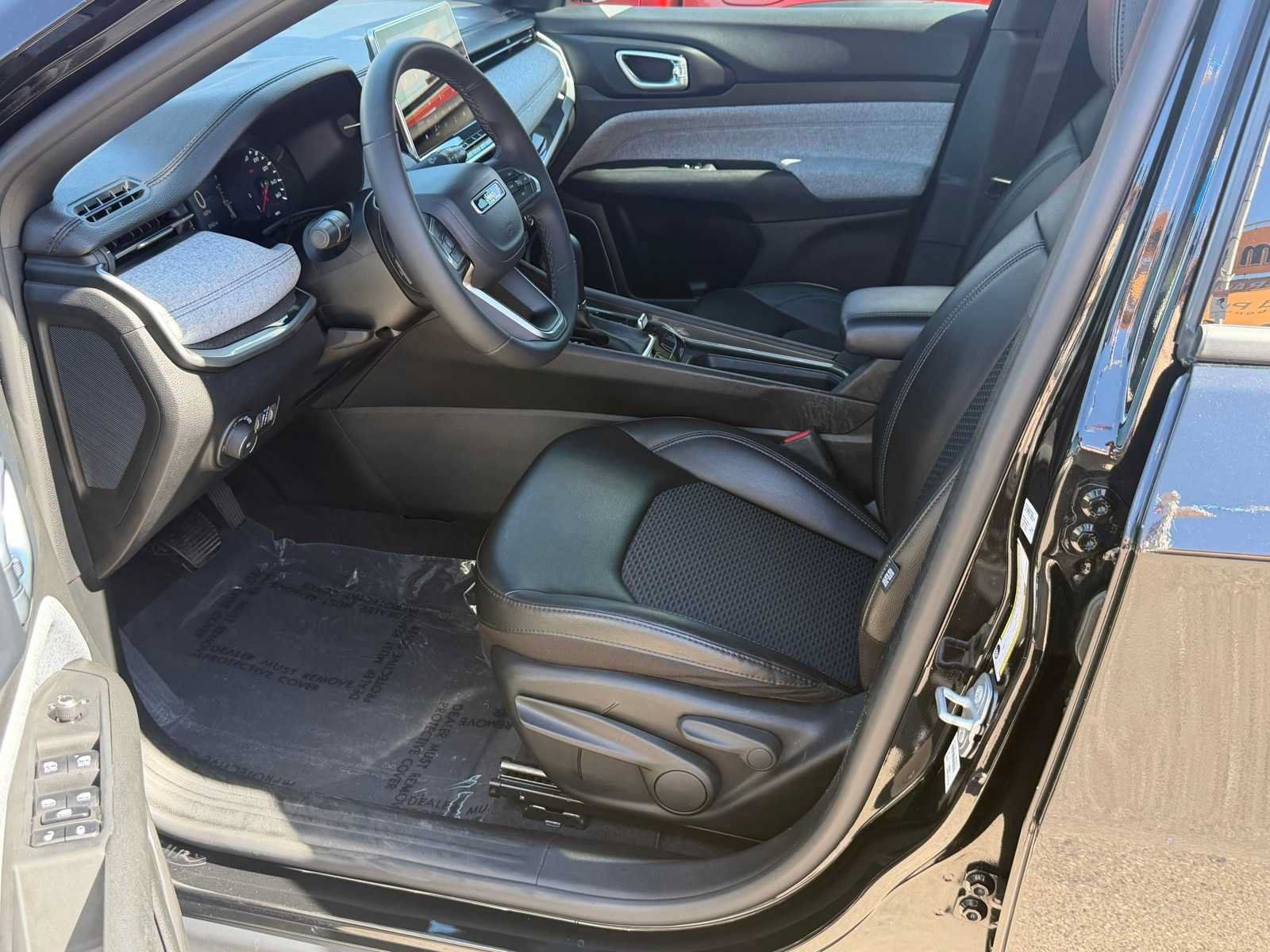 Used 2023 Jeep Compass Latitude AWD/4WD image 22