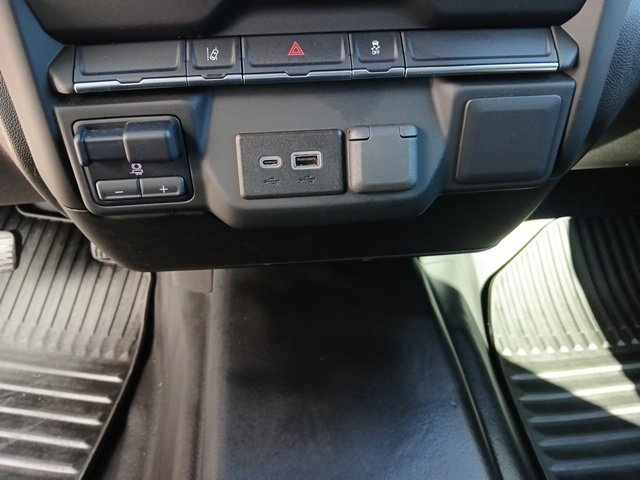 Used 2025 GMC Sierra 3500 Pro AWD/4WD image 40