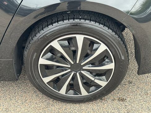 Used 2020 Toyota Corolla LE FWD image 40