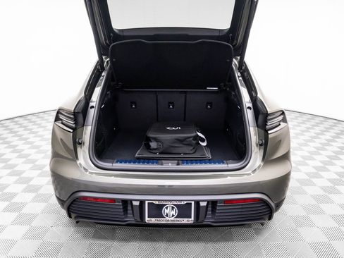 New 2025 Porsche Macan 4 Electric image 30