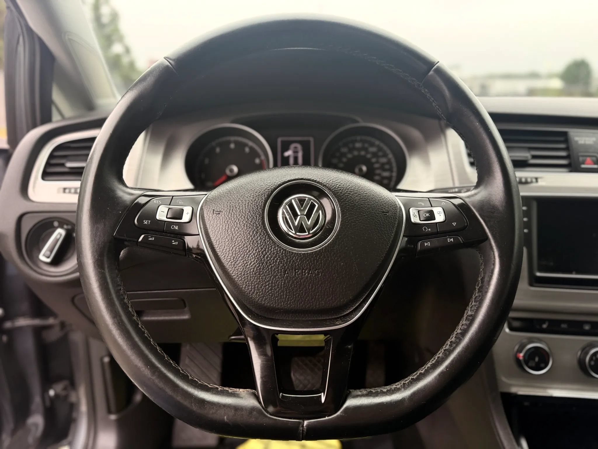 Used 2017 Volkswagen Golf Wolfsburg Edition FWD image 25
