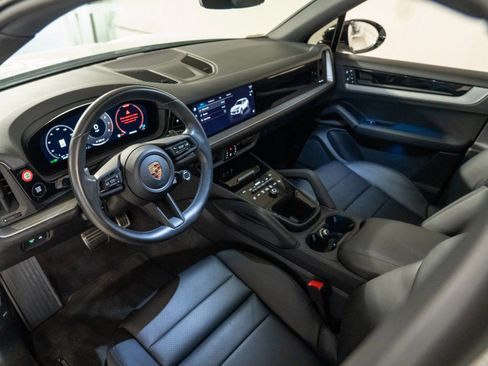 Certified 2024 Porsche Cayenne S AWD/4WD image 4