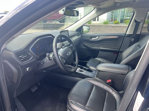 Used 2022 Ford Escape Titanium AWD/4WD image 9