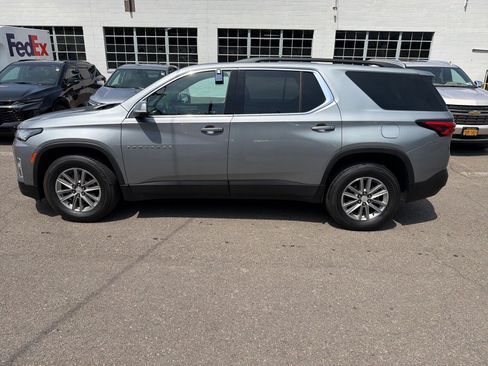 Used 2023 Chevrolet Traverse LT AWD/4WD image 1
