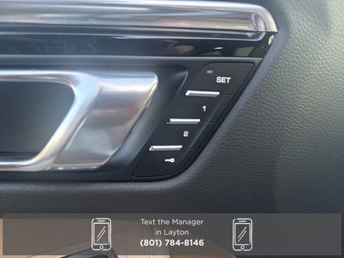 Used 2025 Porsche Macan image 21