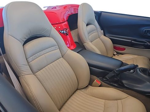 Used 2000 Chevrolet Corvette Convertible w/ Memory Pkg RWD image 21
