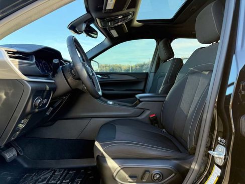 Used 2024 Jeep Grand Cherokee Laredo X w/ Luxury Tech Group I image 18